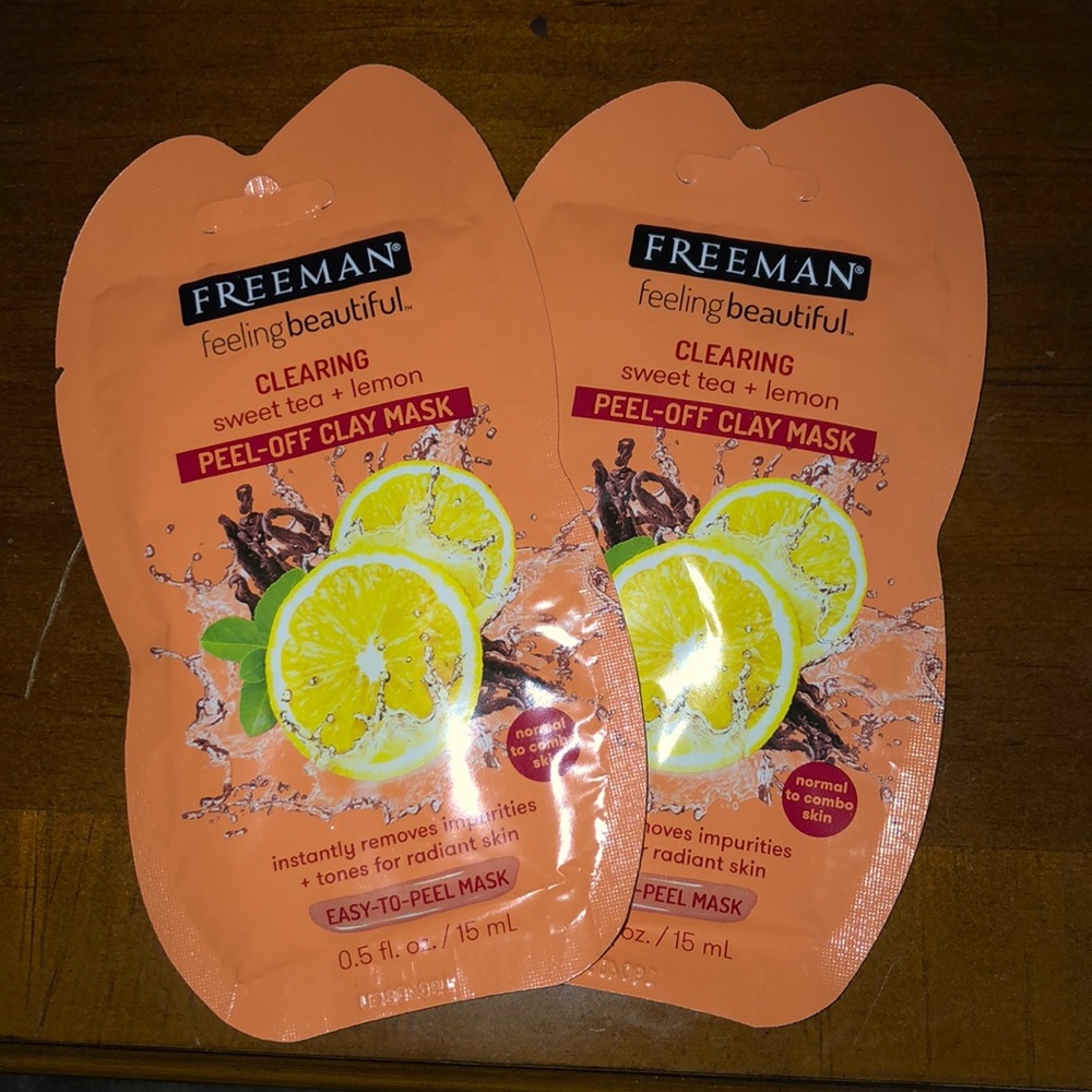 😊2 face masks😊